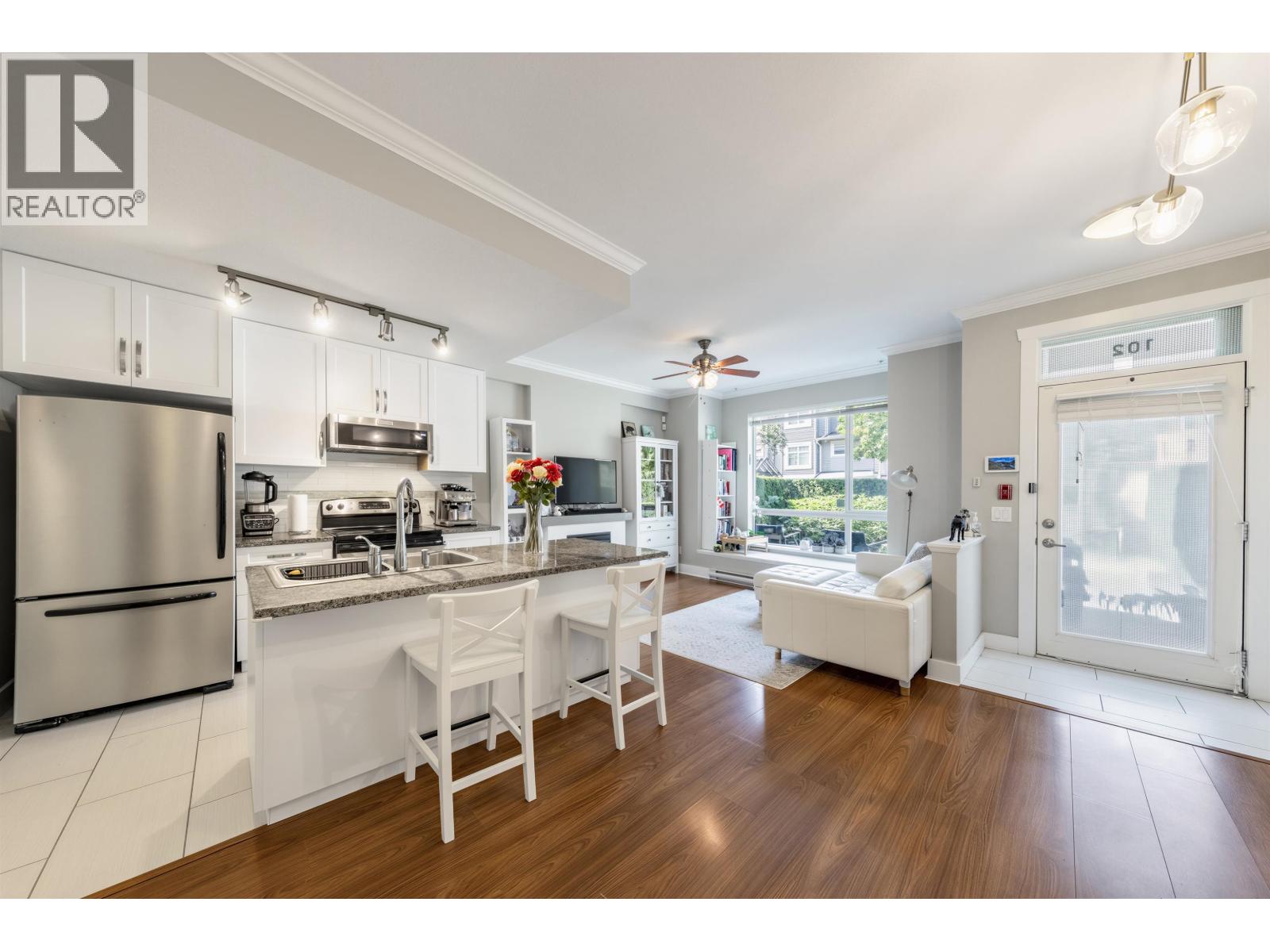 102 7418 Byrnepark Walk, Burnaby, British Columbia  V3N 0B3 - Photo 4 - R3154048