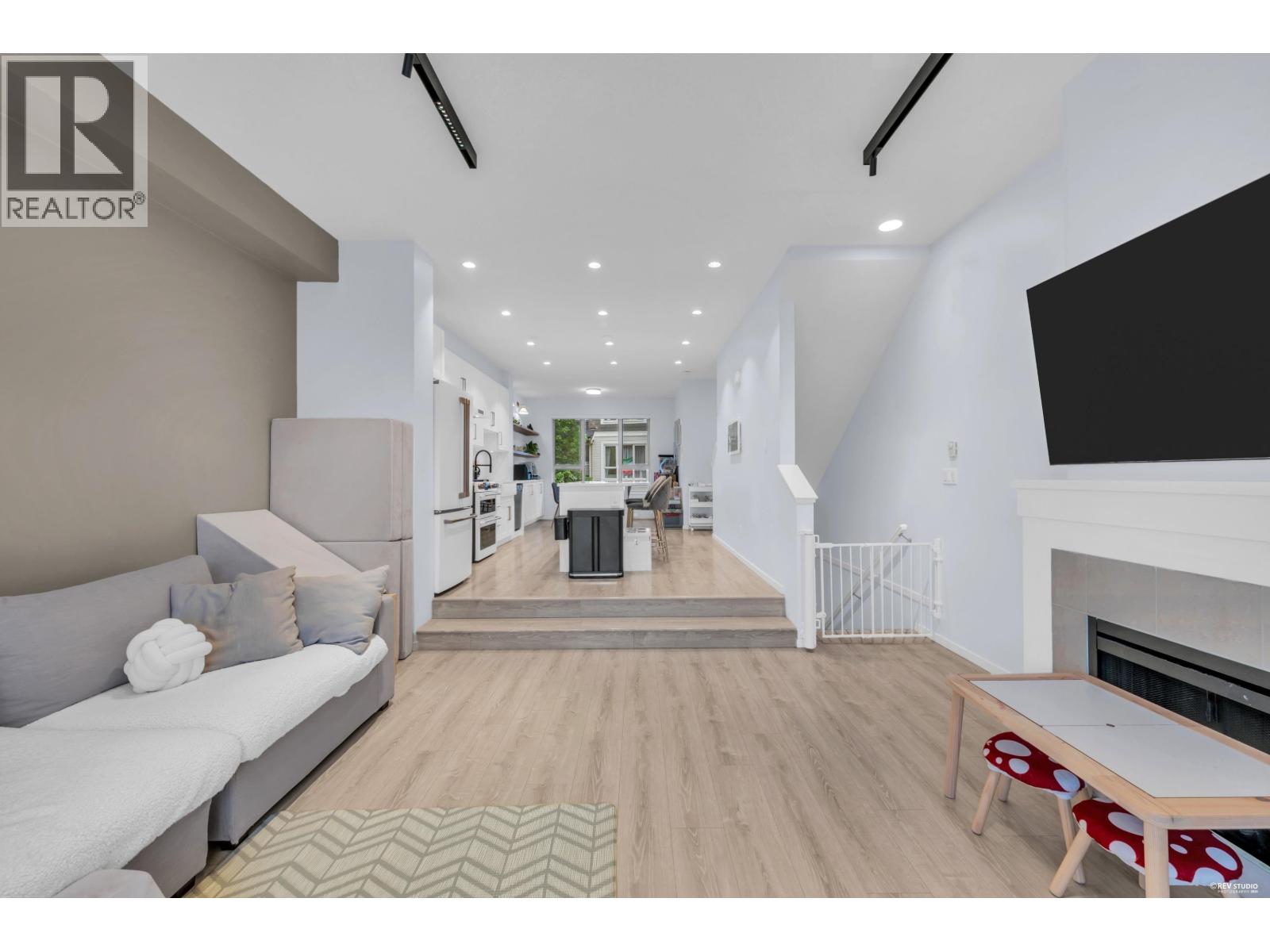 186 3105 Dayanee Springs Boulevard, Coquitlam, British Columbia  V3E 0C2 - Photo 9 - R3128850