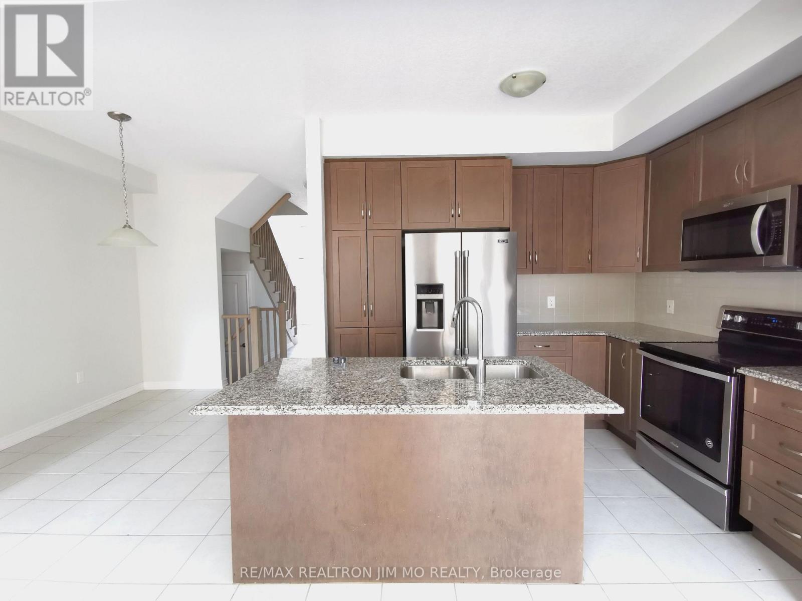 398 Threshing Mill Boulevard, Oakville, Ontario L6H 0P6 - Photo 2 - W13660078