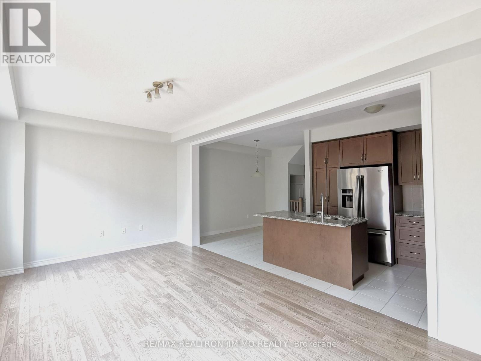 398 Threshing Mill Boulevard, Oakville, Ontario L6H 0P6 - Photo 3 - W13660078