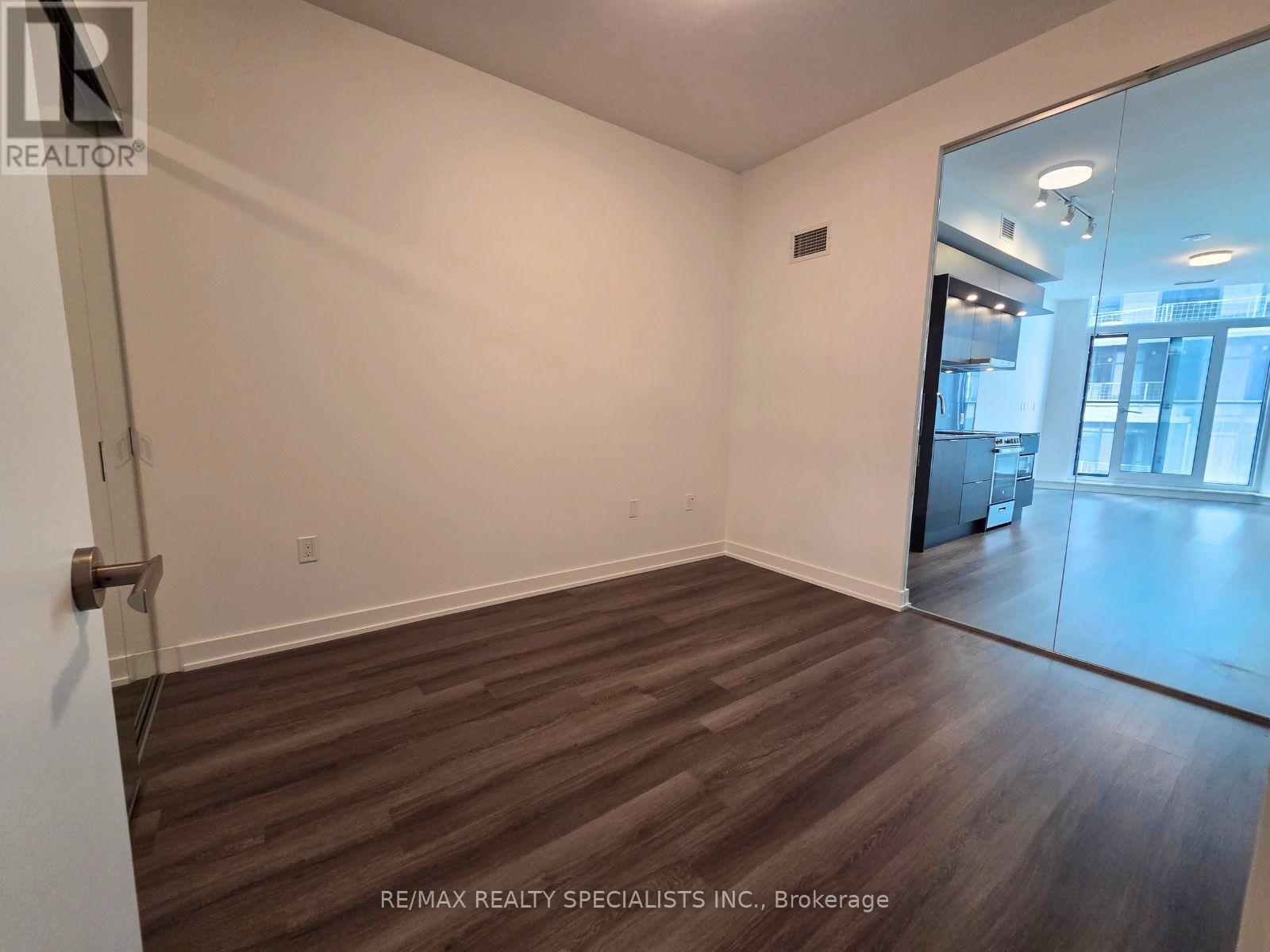 527 - 448 Burnhamthorpe Road W, Mississauga, Ontario L5B 0R4 - Photo 8 - W13660082
