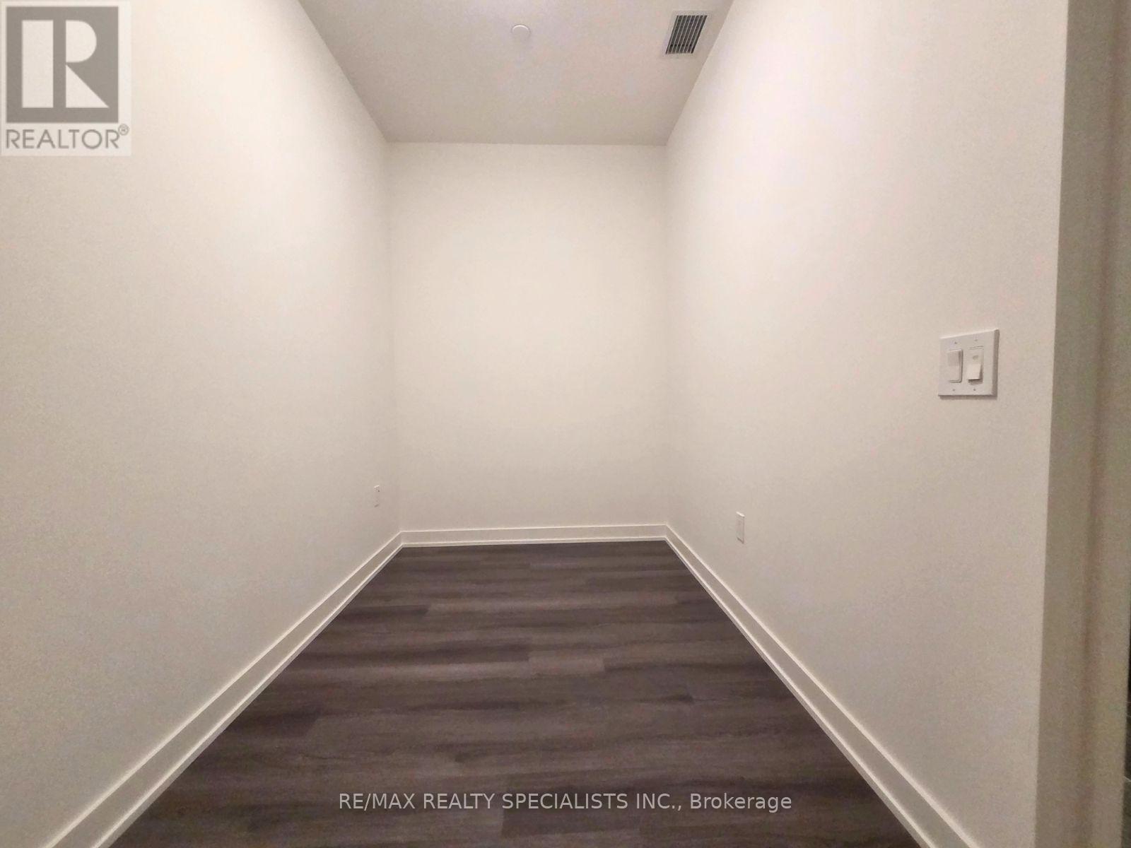 527 - 448 Burnhamthorpe Road W, Mississauga, Ontario L5B 0R4 - Photo 9 - W13660082