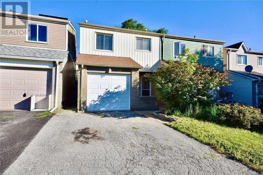 12 Robin Court, Barrie, Ontario  L4M 5M1 - Photo 1 - S13572254