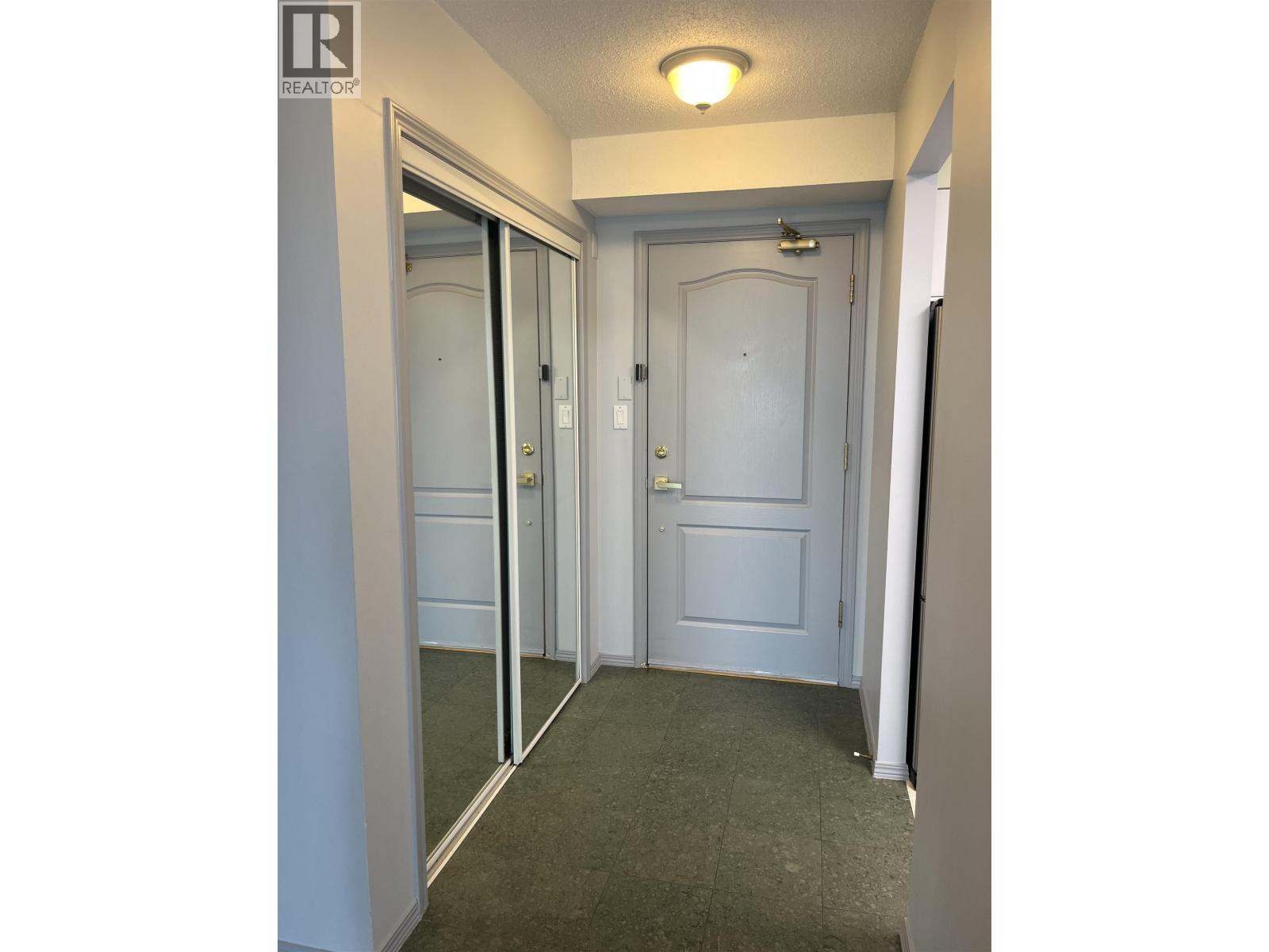 1105 5833 Wilson Avenue, Burnaby, British Columbia  V5H 4R8 - Photo 2 - R3153720
