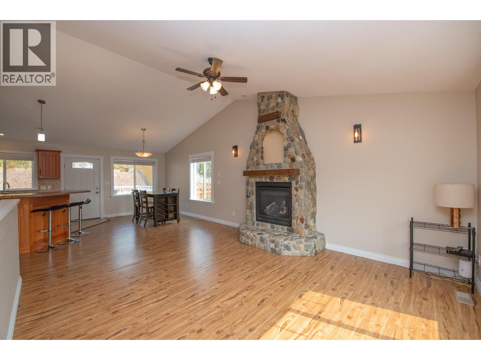 1808 Skyview Crescent, Lumby, British Columbia  V0E 2G0 - Photo 16 - 10396933