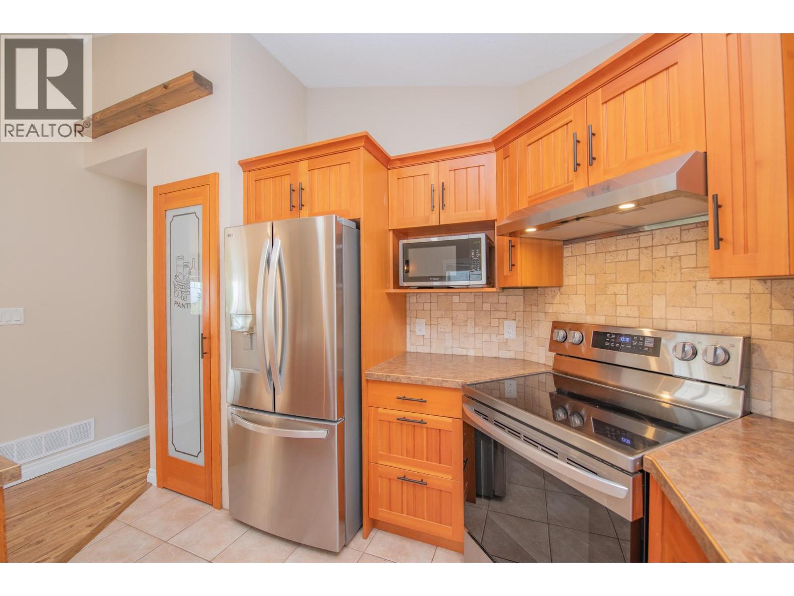 1808 Skyview Crescent, Lumby, British Columbia  V0E 2G0 - Photo 8 - 10396933