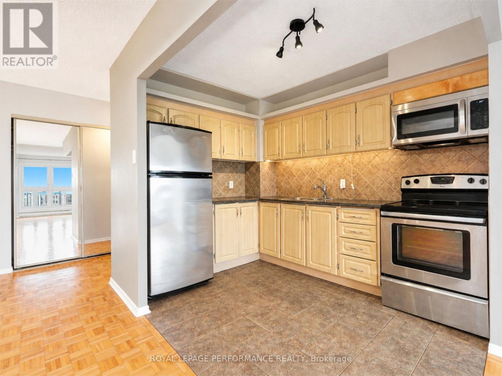708 - 158c Mcarthur Avenue, Ottawa, Ontario K1L 8E7 - Photo 4 - X13660124