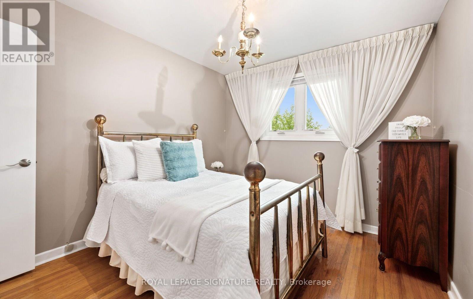 1142 Alexandra Avenue, Mississauga, Ontario  L5E 2A5 - Photo 14 - W13222054