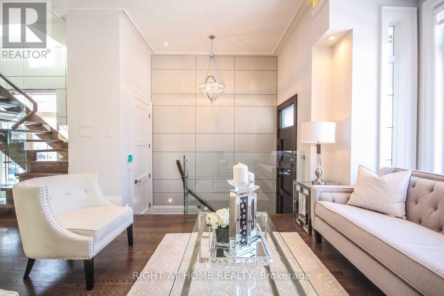 289 Connaught Avenue, Toronto, Ontario  M2M 1H7 - Photo 2 - C13660150