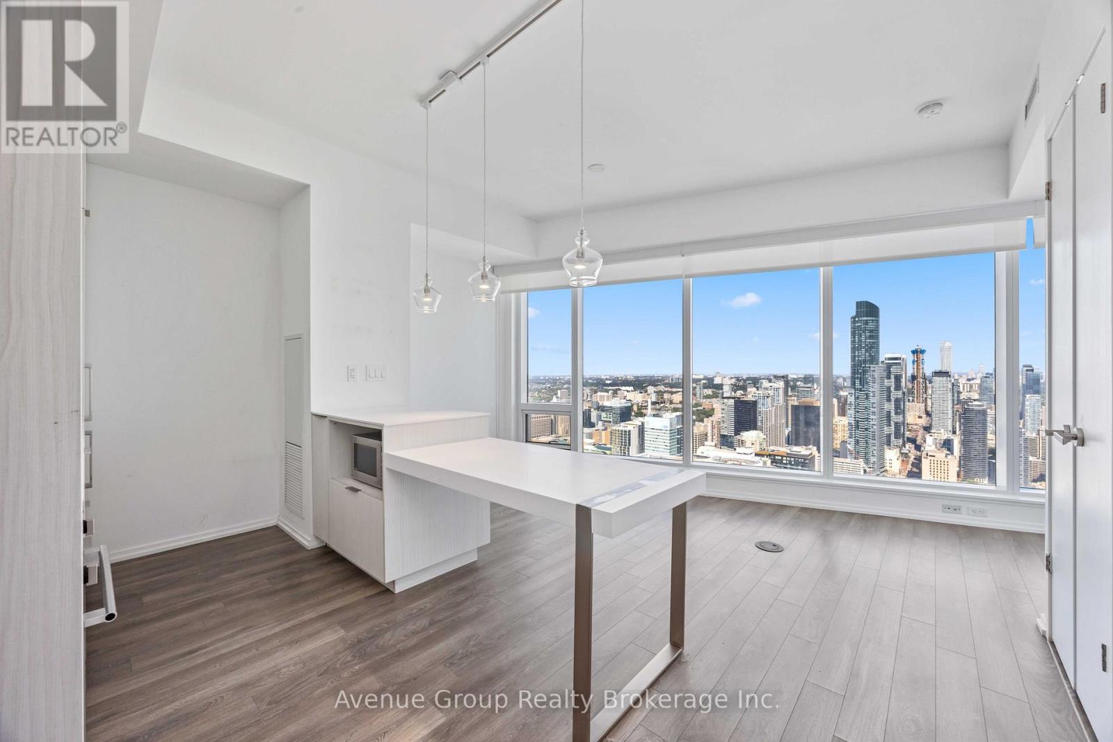 5713 - 197 Yonge Street, Toronto, Ontario M5B 0C1 - Photo 1 - C13660196