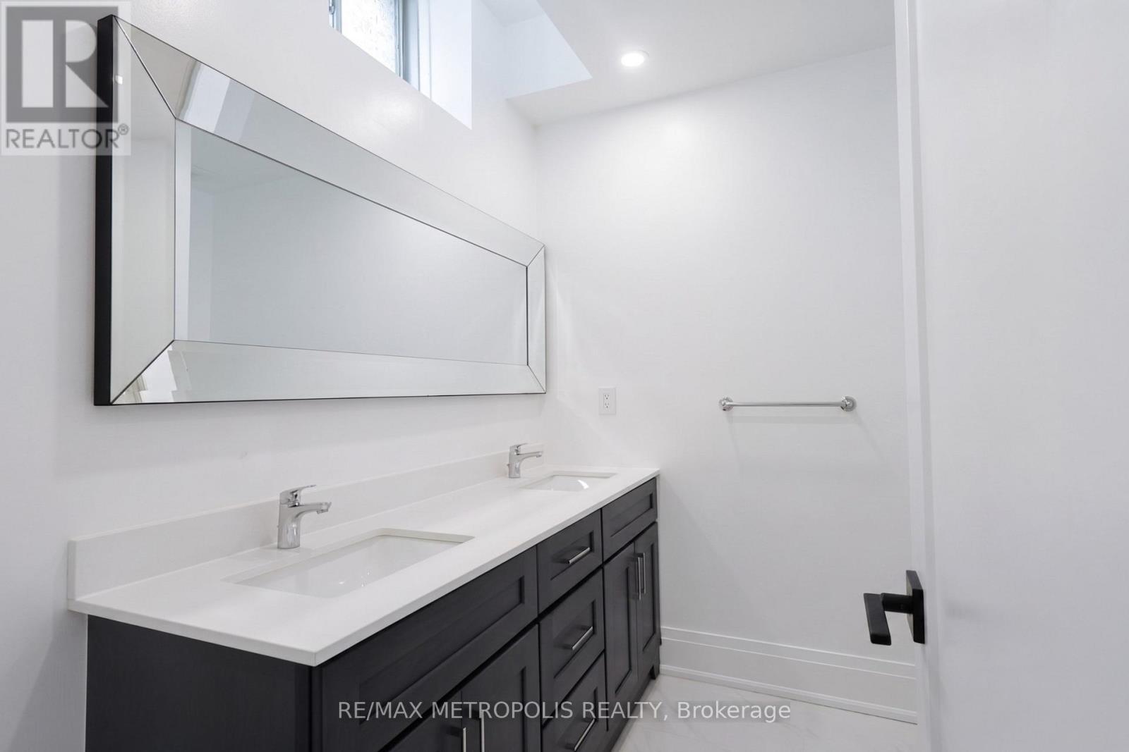 129 Silk Twist Drive, East Gwillimbury (Holland Landing), Ontario  L9M 0W1 - Photo 8 - N13660144
