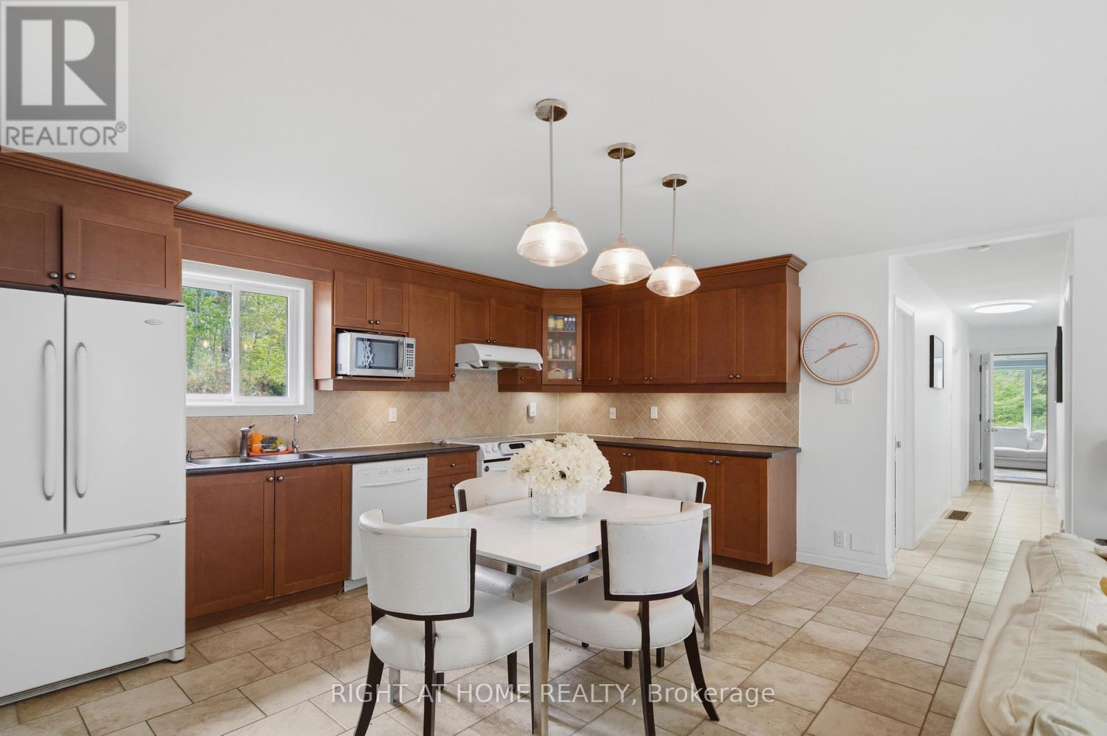54 Forest Harbour Parkway, Tay, Ontario  L0K 2C0 - Photo 17 - S13660096