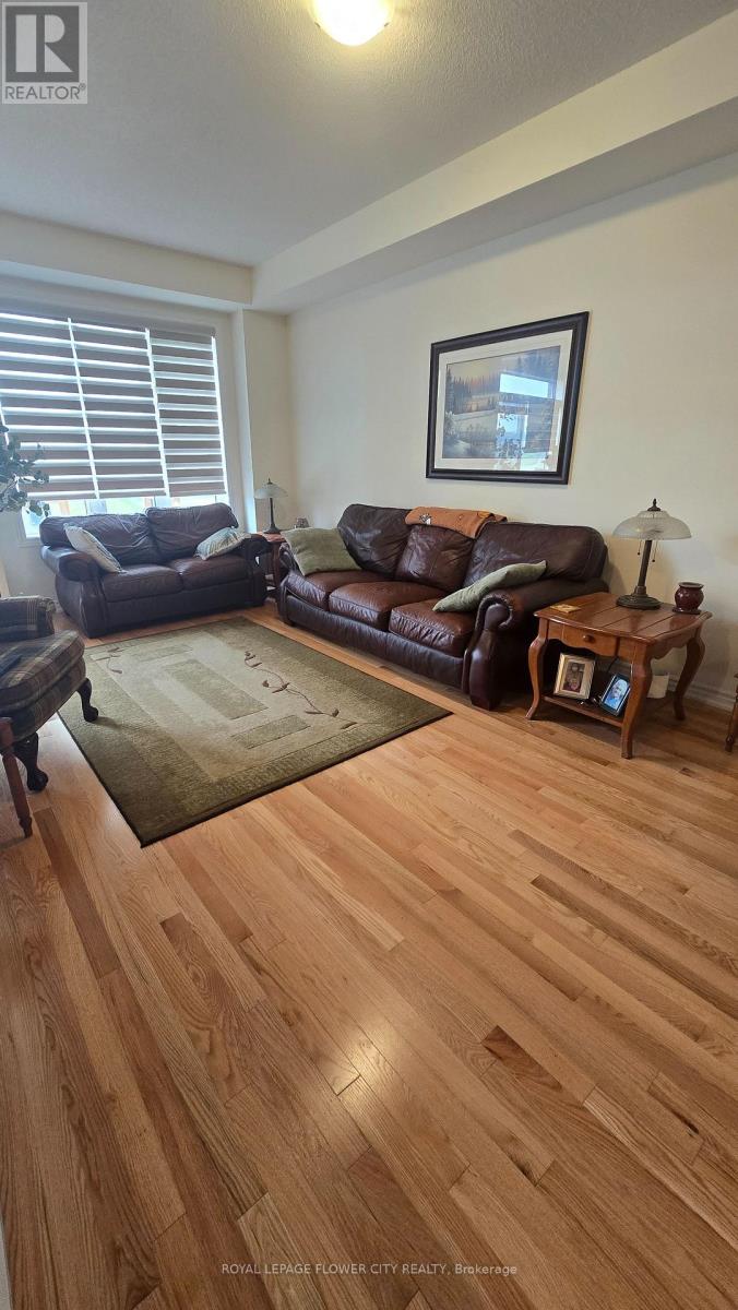 1241 Rexton Drive, Oshawa, Ontario  L1L 0T3 - Photo 4 - E13659948