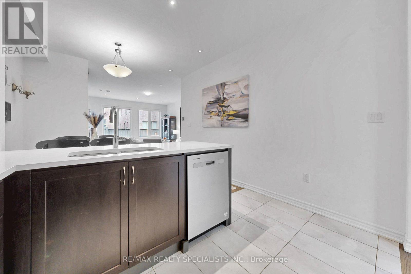 42 Keppel Circle, Brampton, Ontario  L7A 5L1 - Photo 10 - W13660120