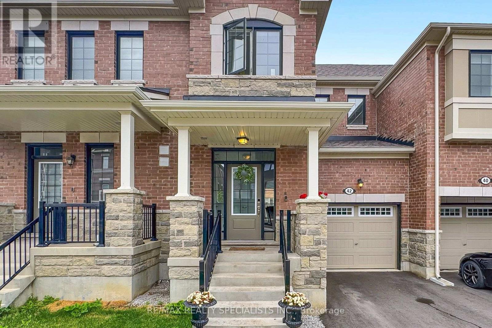 42 Keppel Circle, Brampton, Ontario  L7A 5L1 - Photo 2 - W13660120