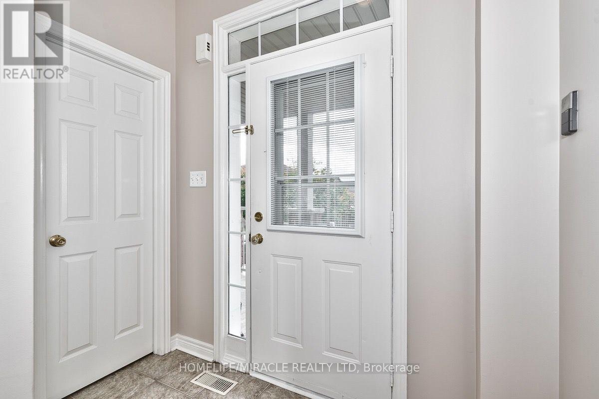 3 Ashdale Road, Brampton (Bram West), Ontario  L6Y 5M7 - Photo 3 - W13660184