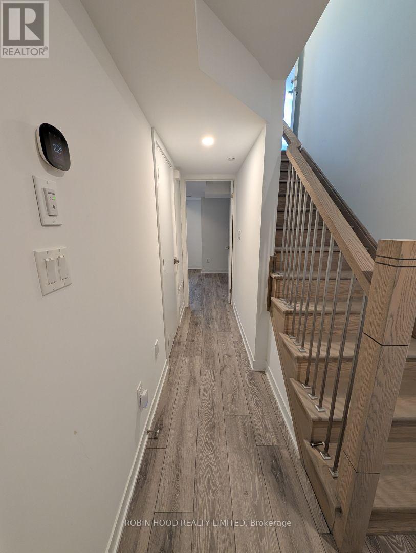 3 - 3-70 Grn Gdns Boulevard, Toronto, Ontario  M6A 0E6 - Photo 6 - X13660104