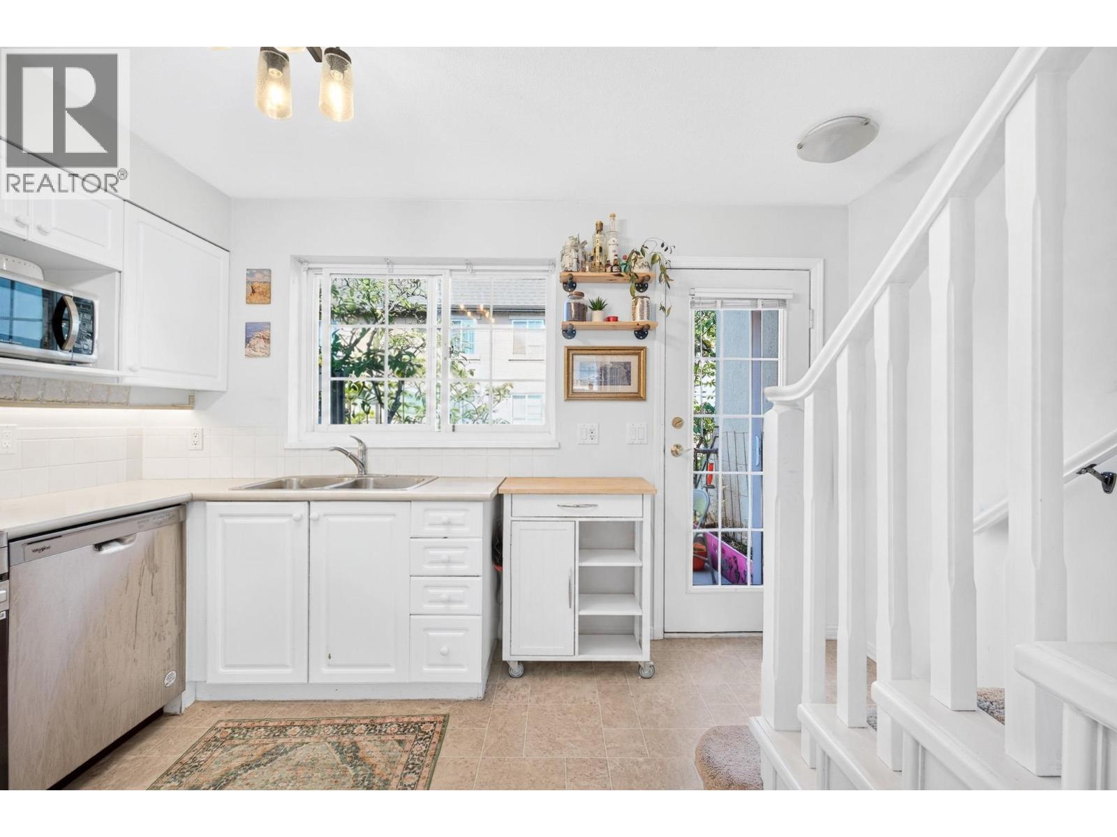 10 1561 Booth Avenue, Coquitlam, British Columbia V3K 6Z9 - Photo 5 - R3154414