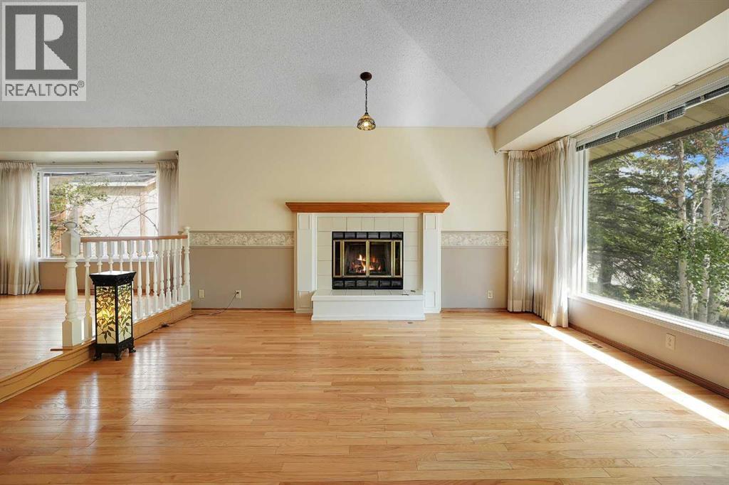 23 Edelweiss Drive Nw, Calgary, Alberta  T3A 3R4 - Photo 4 - A2325715