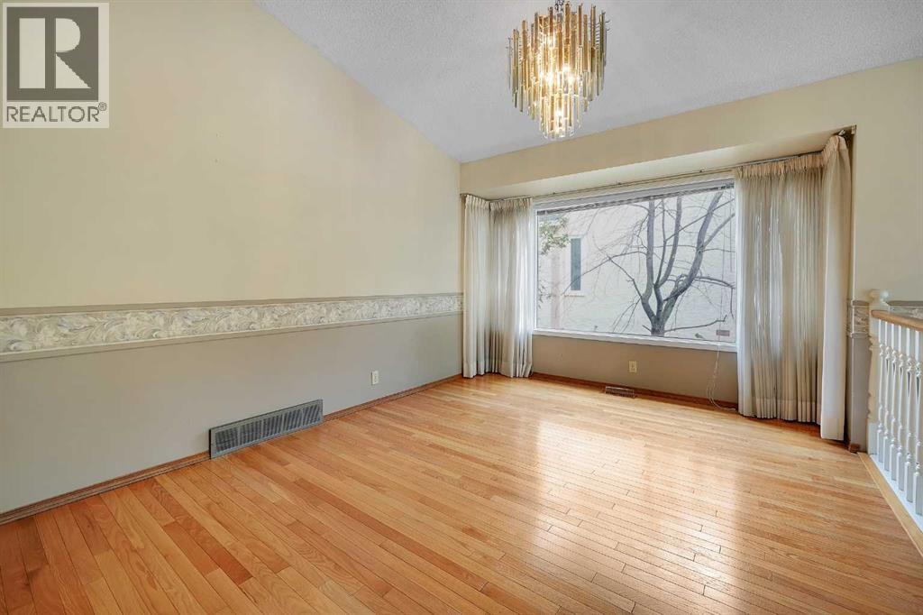 23 Edelweiss Drive Nw, Calgary, Alberta  T3A 3R4 - Photo 8 - A2325715