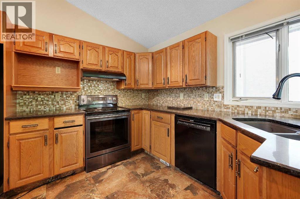 23 Edelweiss Drive Nw, Calgary, Alberta  T3A 3R4 - Photo 14 - A2325715