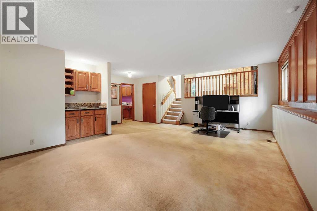 23 Edelweiss Drive Nw, Calgary, Alberta  T3A 3R4 - Photo 29 - A2325715