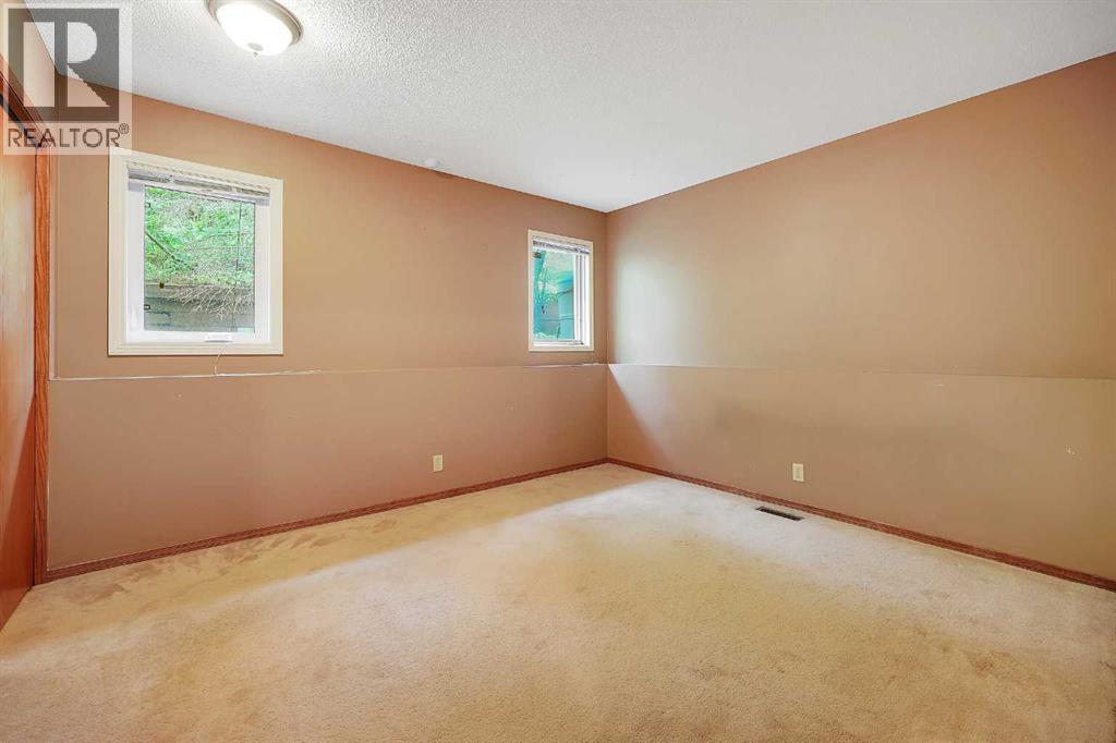 23 Edelweiss Drive Nw, Calgary, Alberta  T3A 3R4 - Photo 32 - A2325715