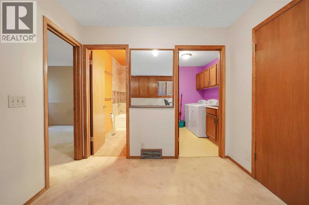 23 Edelweiss Drive Nw, Calgary, Alberta  T3A 3R4 - Photo 30 - A2325715