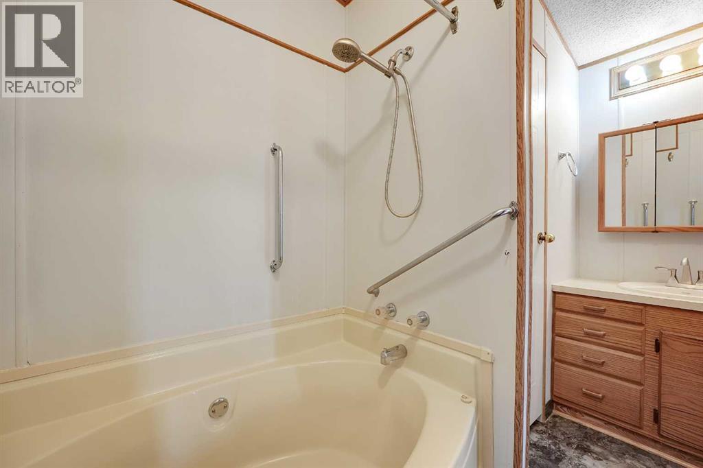 169 Erin Woods Circle Se, Calgary, Alberta  T2B 3E1 - Photo 26 - A2334682