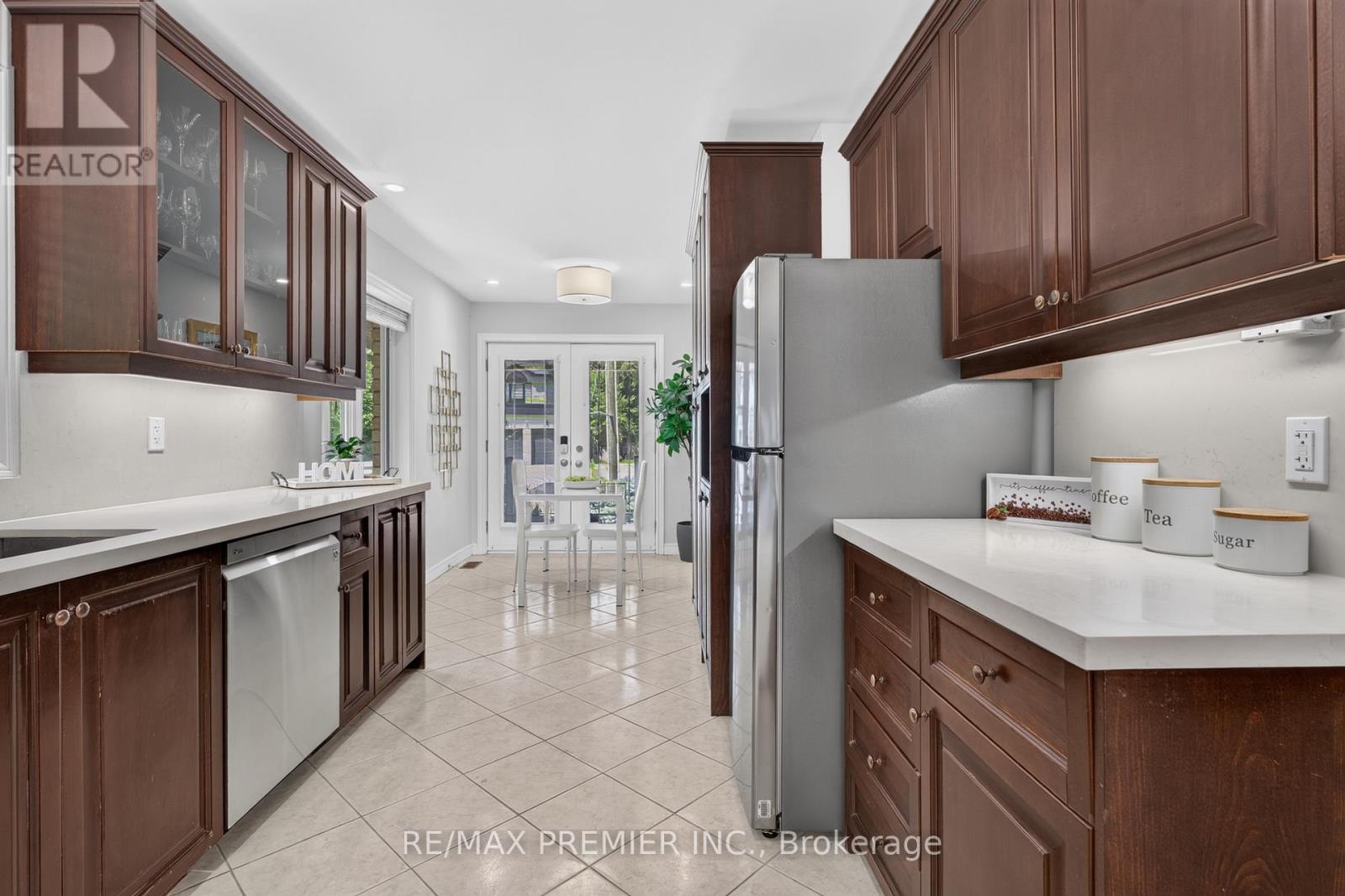 2304 Sovereign Street, Oakville, Ontario  L6L 1L6 - Photo 10 - W13651892