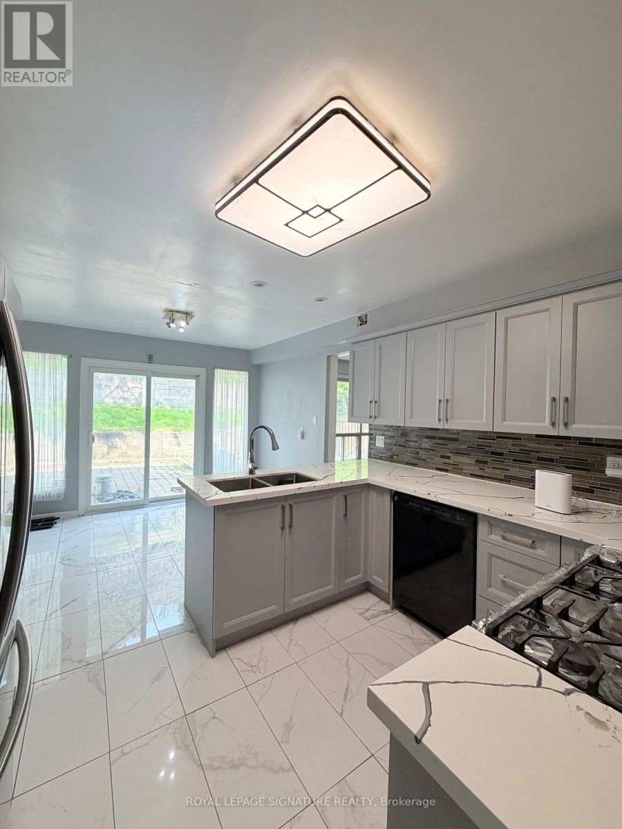 Main - 41 Broadbridge Drive, Toronto, Ontario  M1C 3K5 - Photo 4 - E13659604