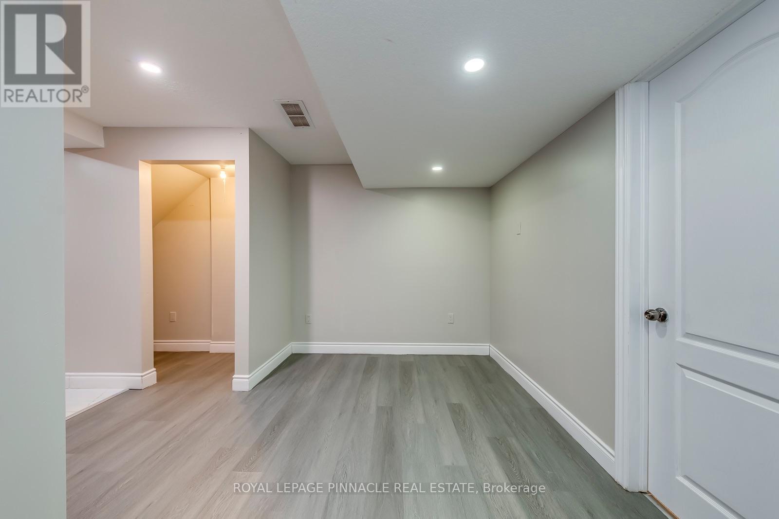 Lower - 11 Frankfurt Street, Kitchener, Ontario N2R 1T5 - Photo 10 - X13660200