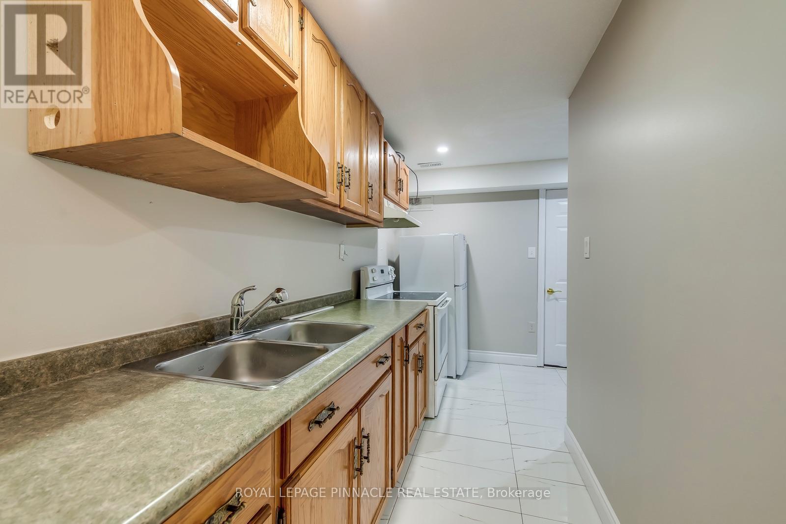 Lower - 11 Frankfurt Street, Kitchener, Ontario N2R 1T5 - Photo 11 - X13660200