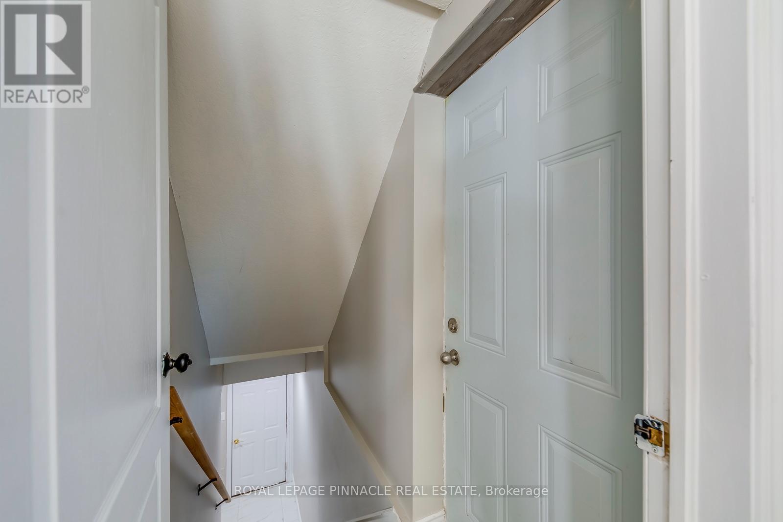 Lower - 11 Frankfurt Street, Kitchener, Ontario N2R 1T5 - Photo 8 - X13660200