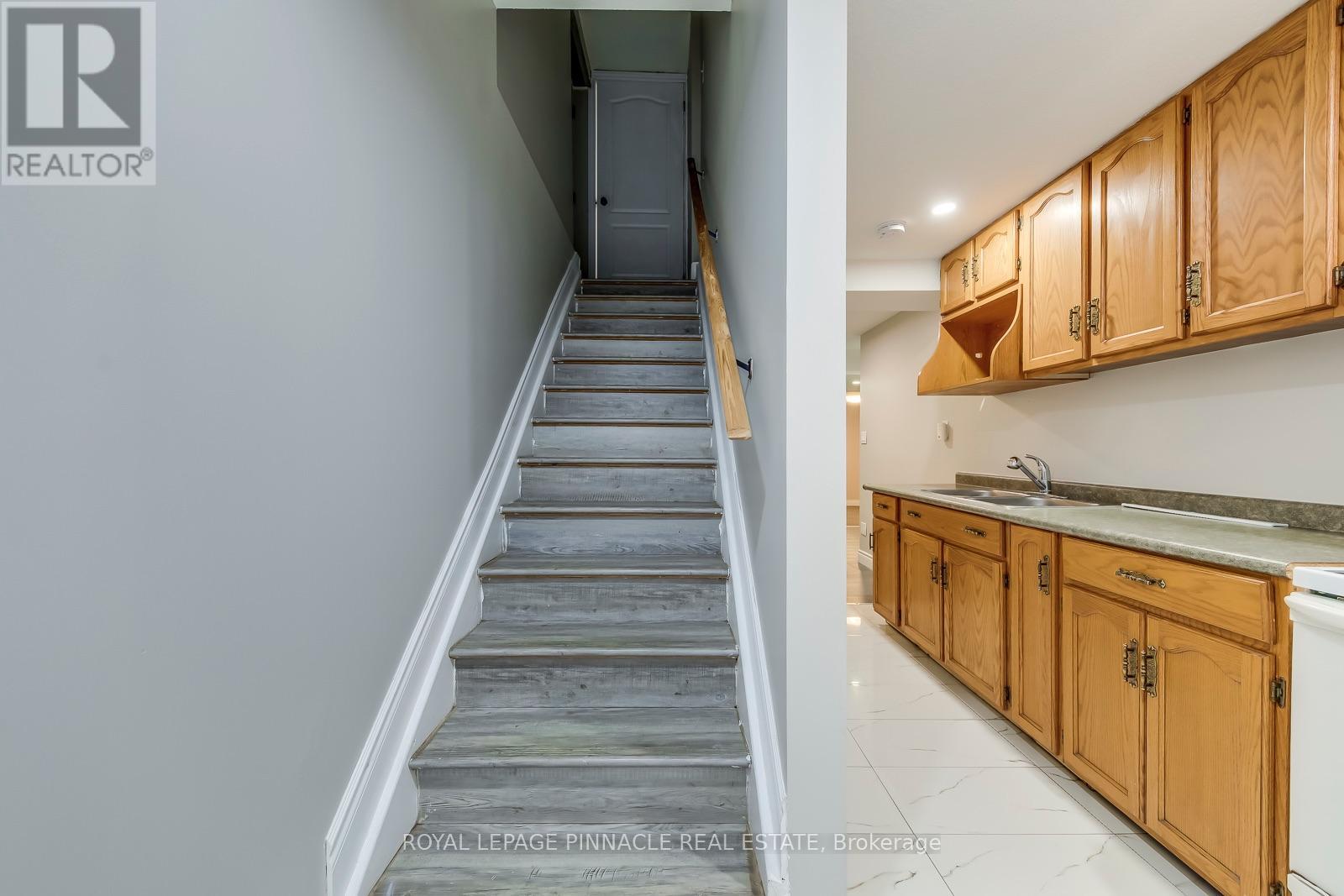 Lower - 11 Frankfurt Street, Kitchener, Ontario N2R 1T5 - Photo 9 - X13660200