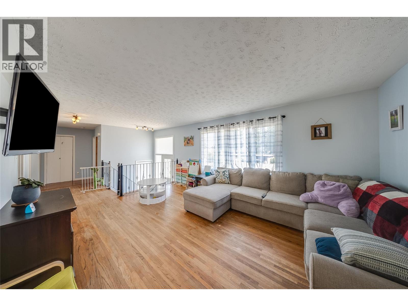1684 Ridgewood Drive, Castlegar, British Columbia  V1N 2L7 - Photo 5 - 10397238