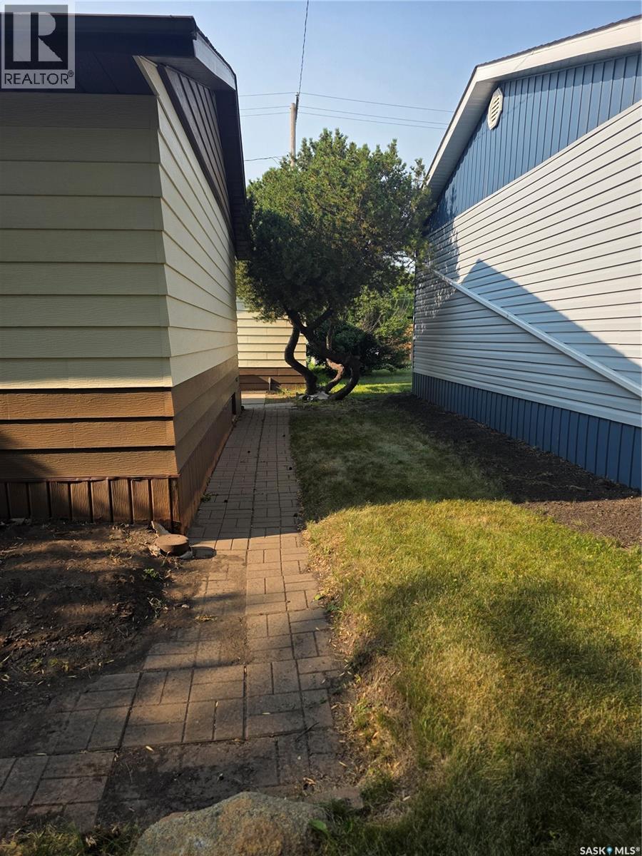 262 Duncan Road, Estevan, Saskatchewan  S4A 0A4 - Photo 3 - SK045189