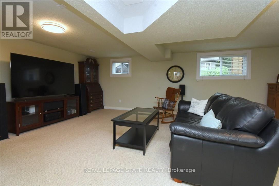 374 Brigadoon Drive, Hamilton, Ontario  L9C 6X4 - Photo 35 - X13659218
