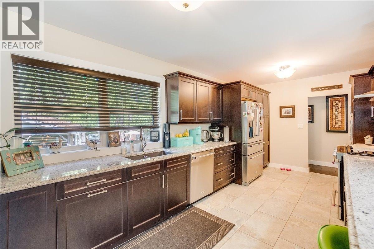 6010 Harrop-Procter Road, Nelson, British Columbia  V1L 6P7 - Photo 22 - 10365212