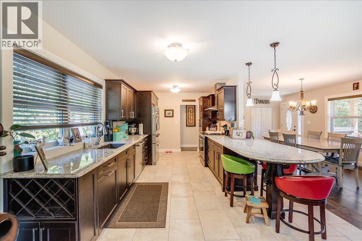 6010 Harrop-Procter Road, Nelson, British Columbia  V1L 6P7 - Photo 20 - 10365212