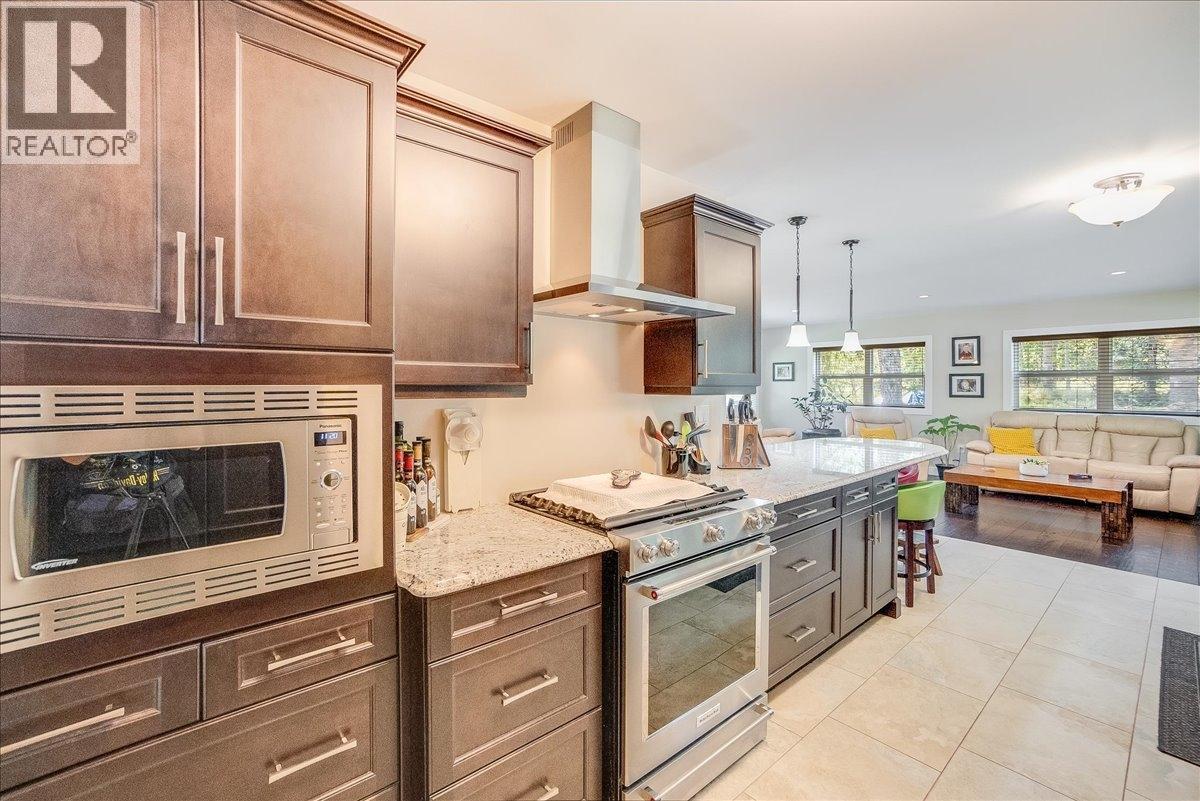 6010 Harrop-Procter Road, Nelson, British Columbia  V1L 6P7 - Photo 23 - 10365212