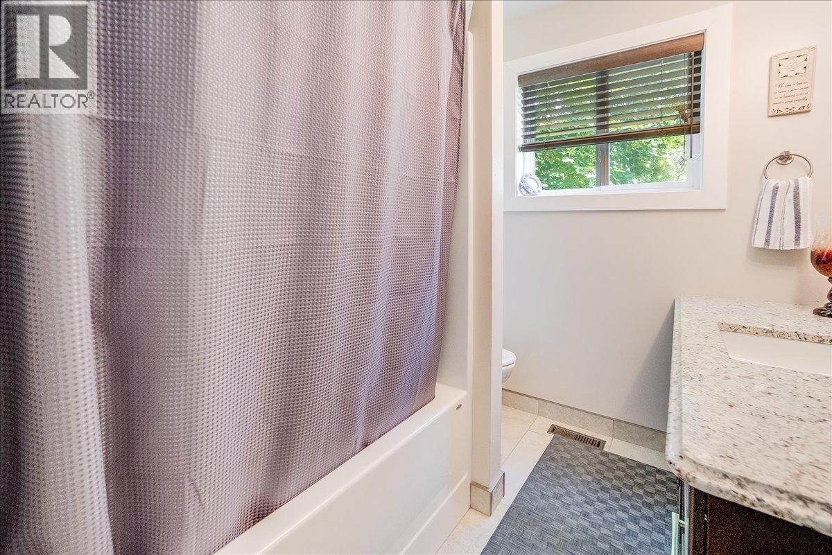 6010 Harrop-Procter Road, Nelson, British Columbia  V1L 6P7 - Photo 30 - 10365212