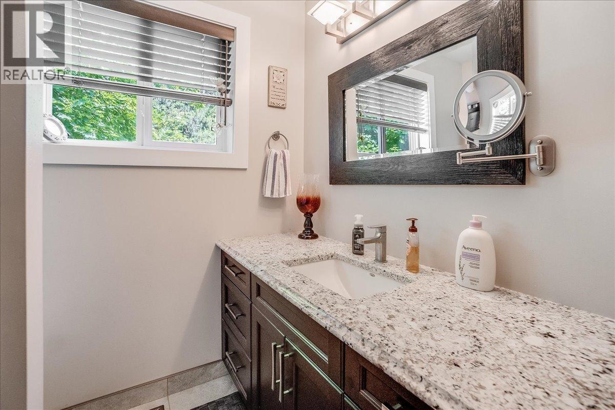 6010 Harrop-Procter Road, Nelson, British Columbia  V1L 6P7 - Photo 32 - 10365212