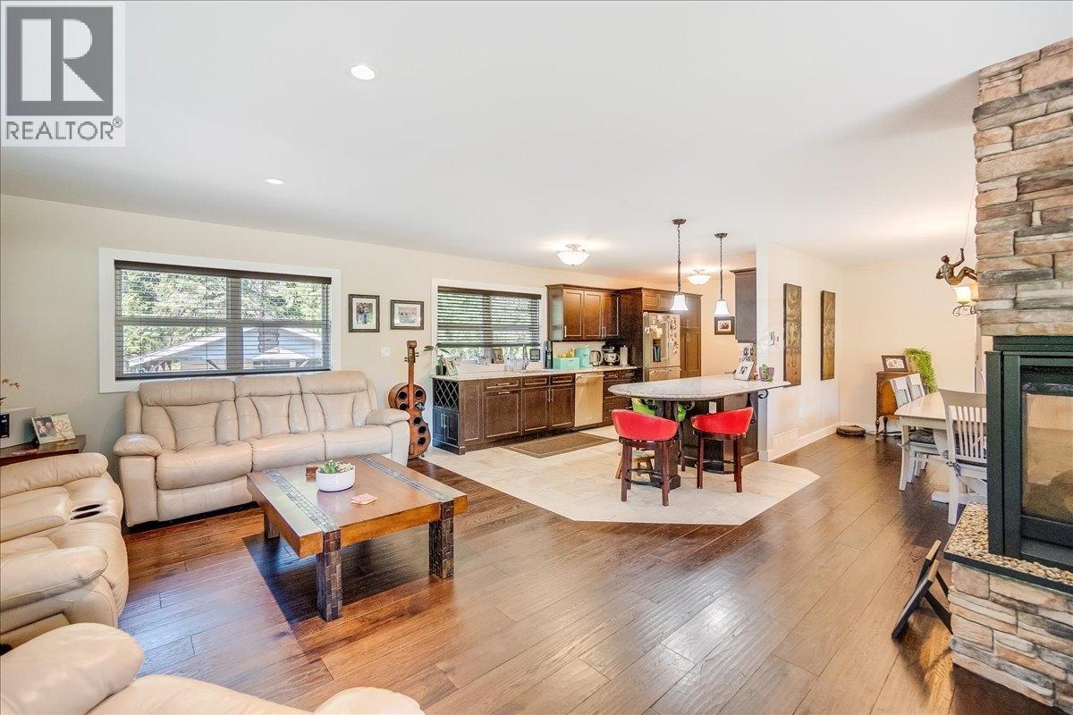 6010 Harrop-Procter Road, Nelson, British Columbia  V1L 6P7 - Photo 17 - 10365212
