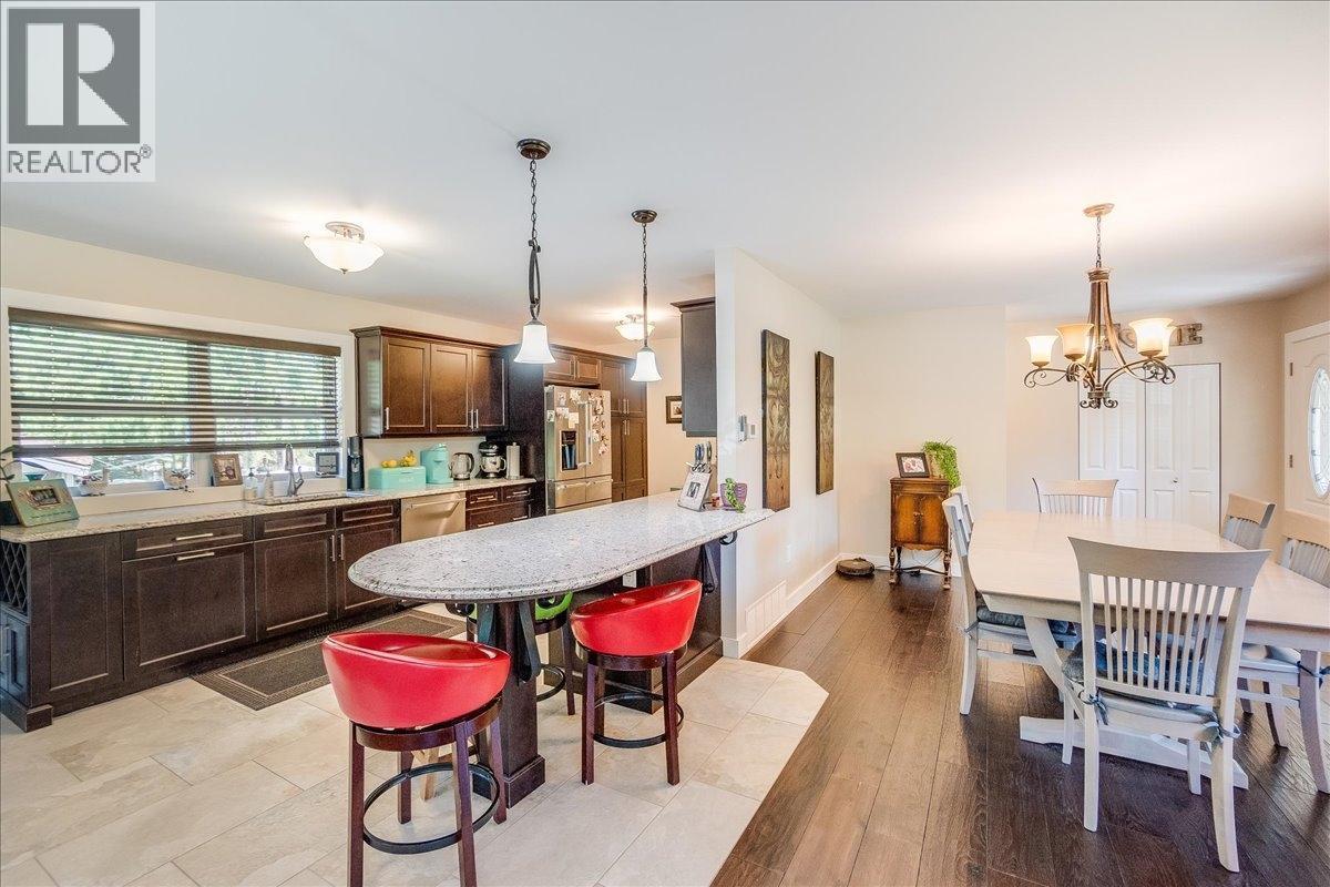 6010 Harrop-Procter Road, Nelson, British Columbia  V1L 6P7 - Photo 21 - 10365212