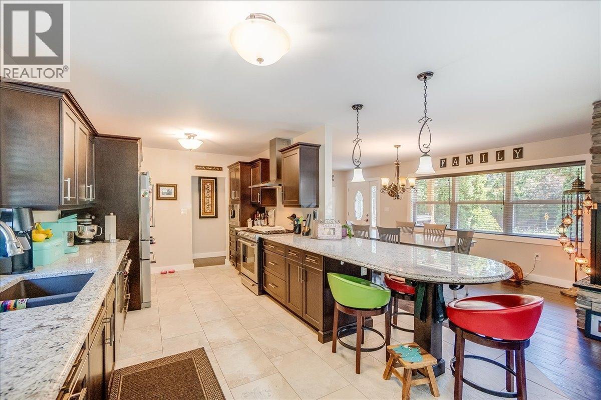 6010 Harrop-Procter Road, Nelson, British Columbia  V1L 6P7 - Photo 19 - 10365212