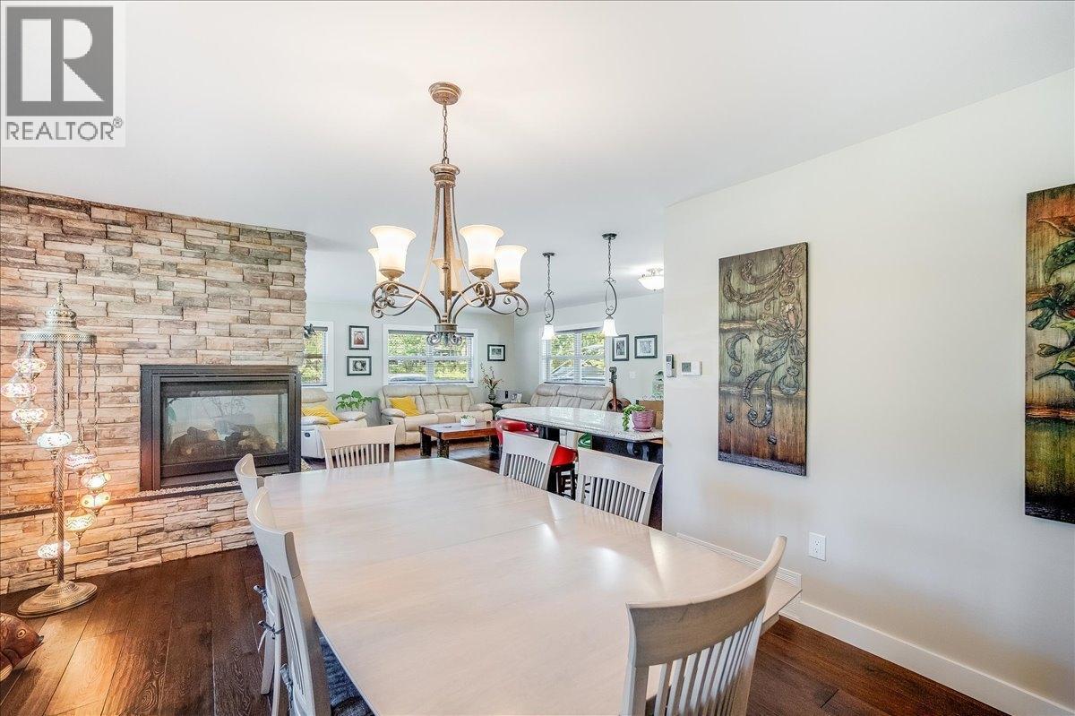 6010 Harrop-Procter Road, Nelson, British Columbia  V1L 6P7 - Photo 15 - 10365212