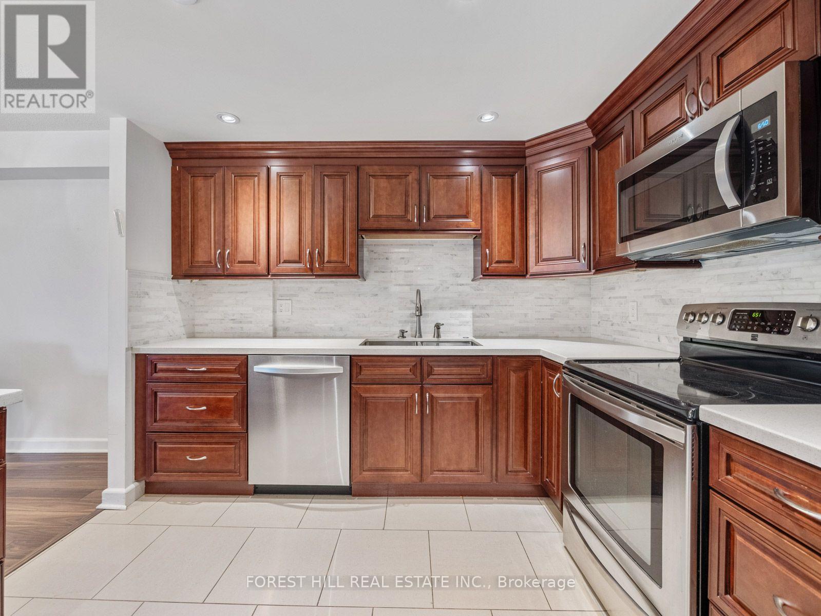 303 - 500 GLENCAIRN AVENUE Toronto (Englemount-Lawrence), ON M6B 1Z1