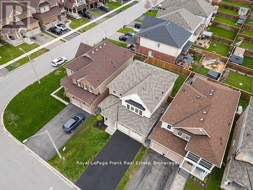 144 Bruce Cameron Drive, Clarington (Bowmanville), Ontario  L1C 0W3 - Photo 3 - E13660260