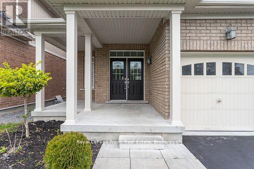 144 Bruce Cameron Drive, Clarington (Bowmanville), Ontario  L1C 0W3 - Photo 4 - E13660260